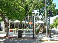 Mangoes Cafe serving outdoors on Duval Street