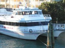 Glasbodenboot an der Anlegestelle in Key West