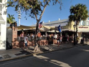 Perfect day for outdoor dining, as at Willie T’s