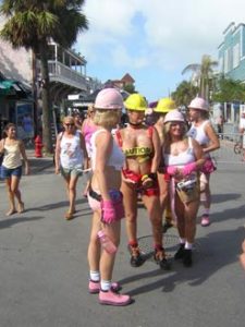 Picture from the street fair on Friday. Many come in costume – others just enjoy the scenery.