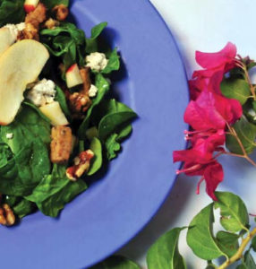 Salads with walnuts, apples, and gorgonzola